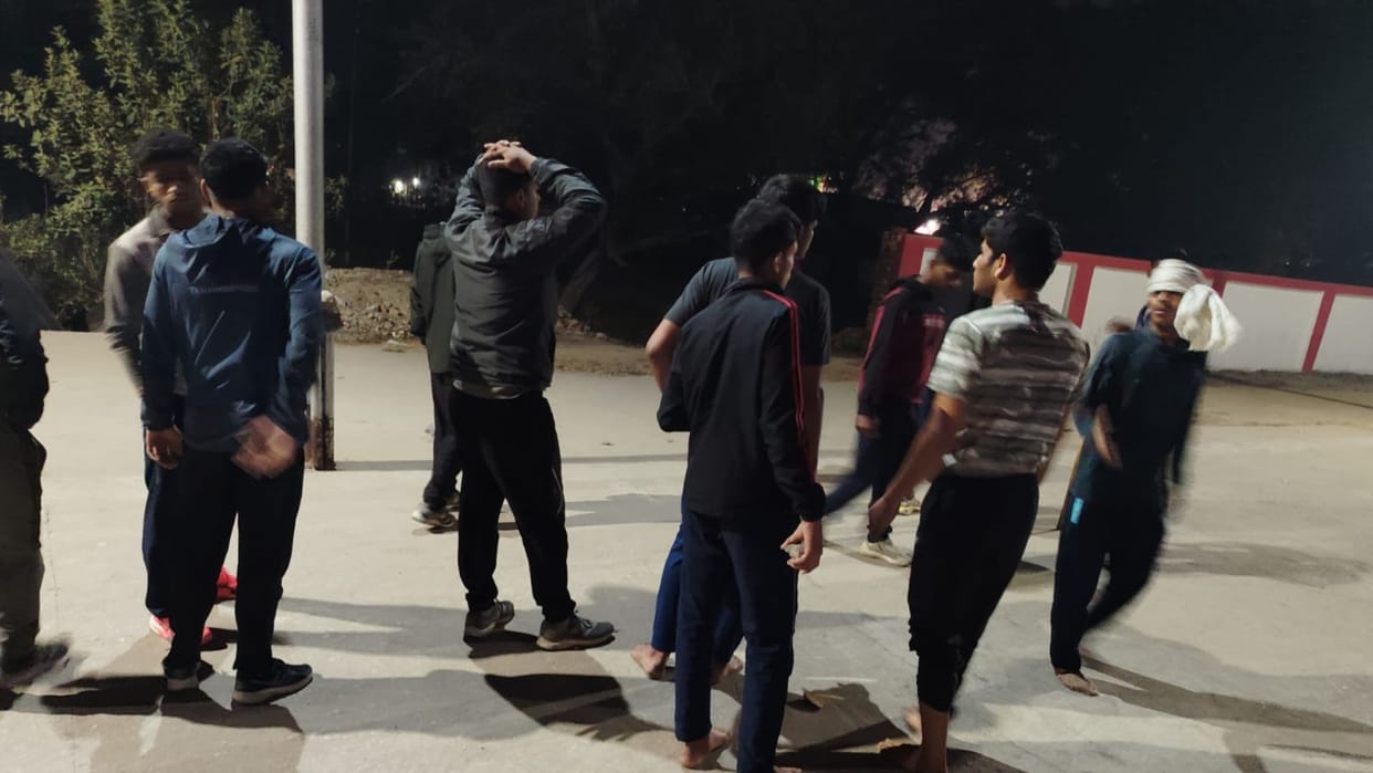 Youth beaten up on platform in Ghazipur video viral