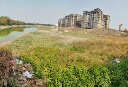 Indore: Preparations underway to destroy Indore's Pipliyahana pond, hundreds of tons of soil dumped on its ban