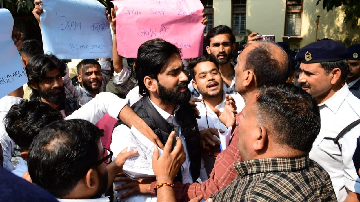 Indefinite strike by students to increase number of girl students in CHS in varanasi