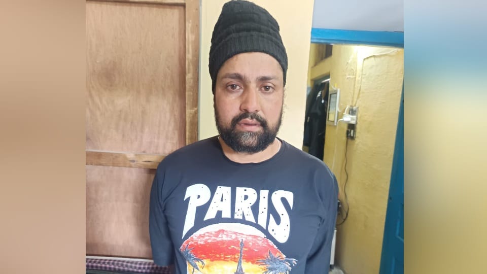 Pathankot Police arrested drug smuggler from Kathua  connection with death of youth drug overdose
