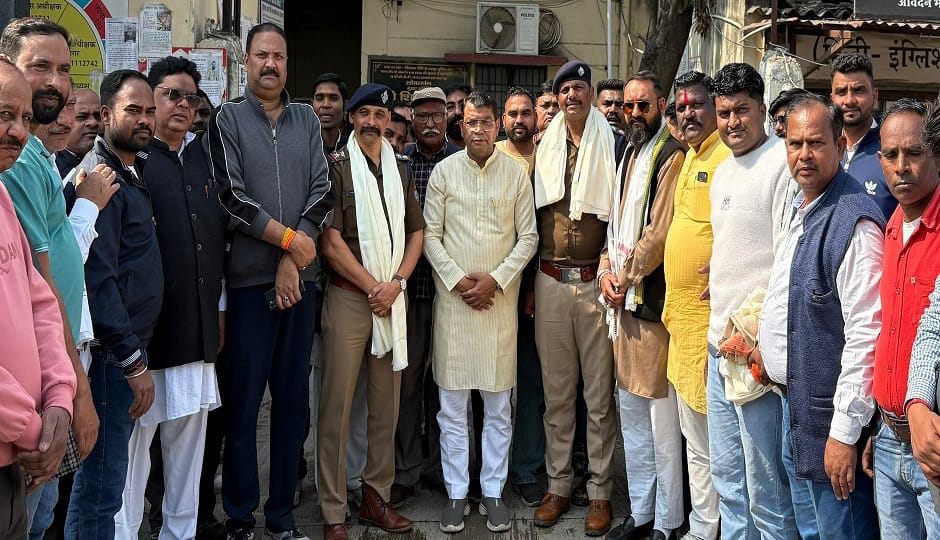 Female constable could not recognize the MLA's PA, Arora expressed displeasure