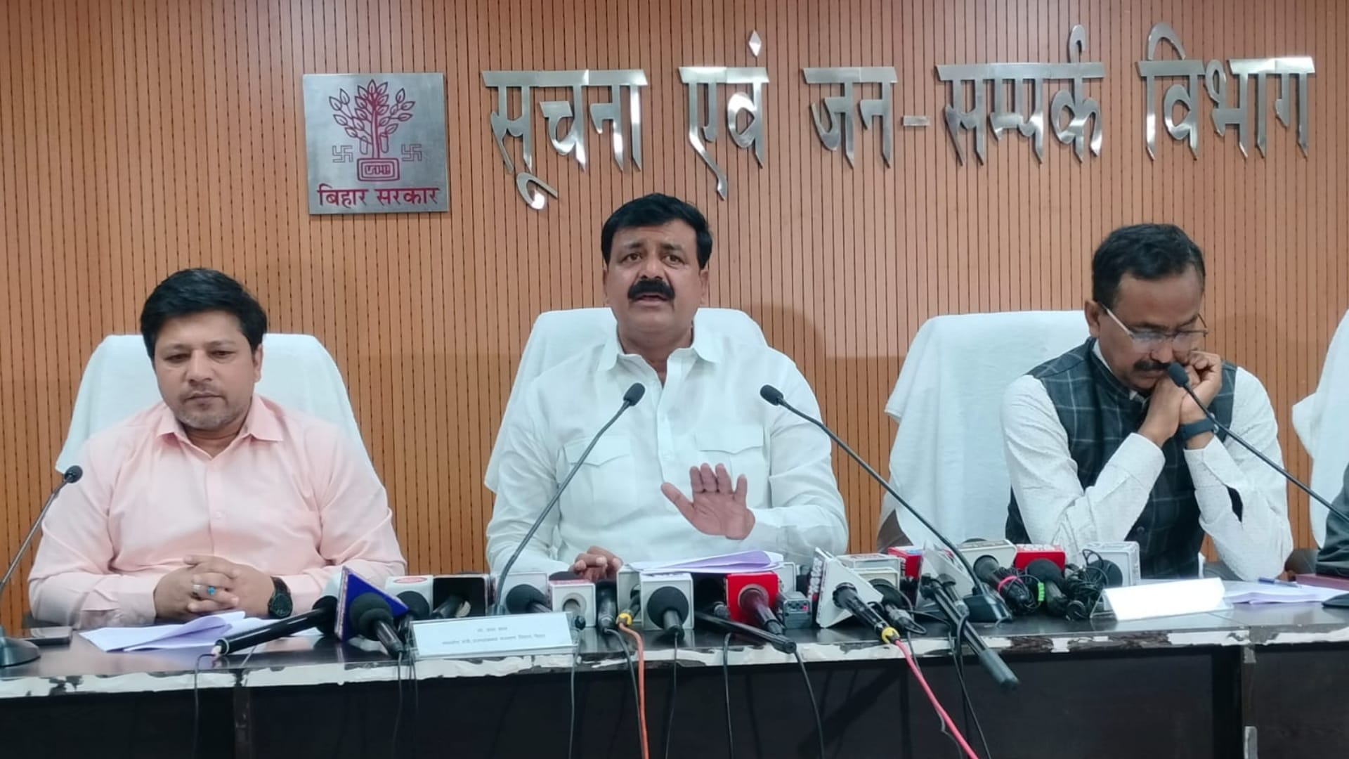 अल्पसंख्यक कल्याण मंत्री जमा खान।