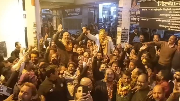 देहरादून बार एसोसिएशन चुनाव परिणाम: अध्यक्ष पद पर अनिल कुकरेती ने मारी बाजी, दो साल बाद जोरदार वापसी