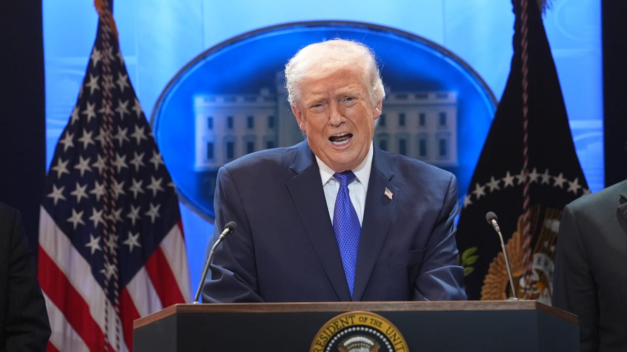 US President Donald Trump signed executive order of Global 10% Tariff on all Countries from Oval Office