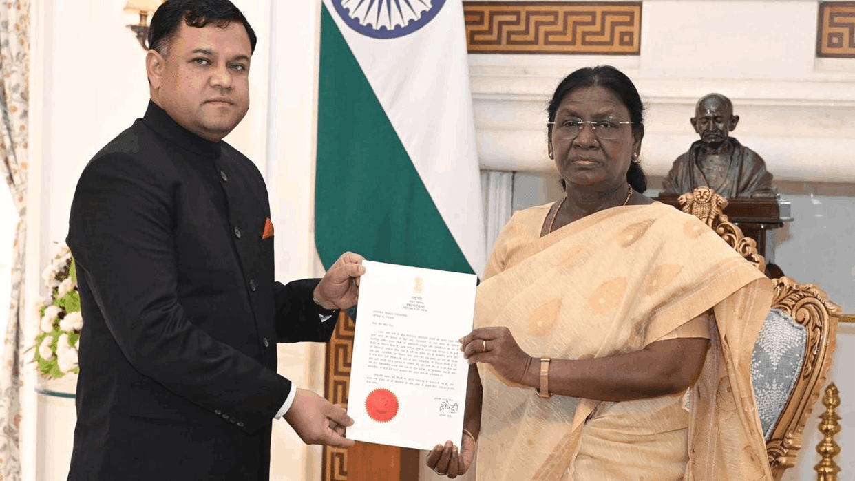 Amit Kumar Mishra new Ambassador of India to Georgia met President murmu