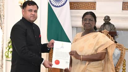 जॉर्जिया में नियुक्त राजदूत अमित कुमार मिश्रा ने राष्ट्रपति से की मुलाकात