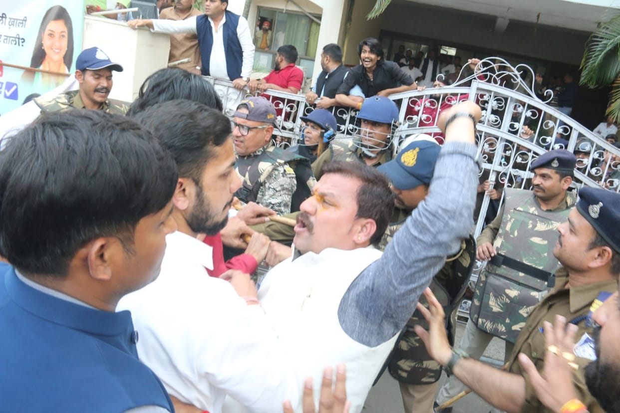 Bhopal News: The Delhi incident resonated in Bhopal, with Congress and BJP locked in a confrontation over the