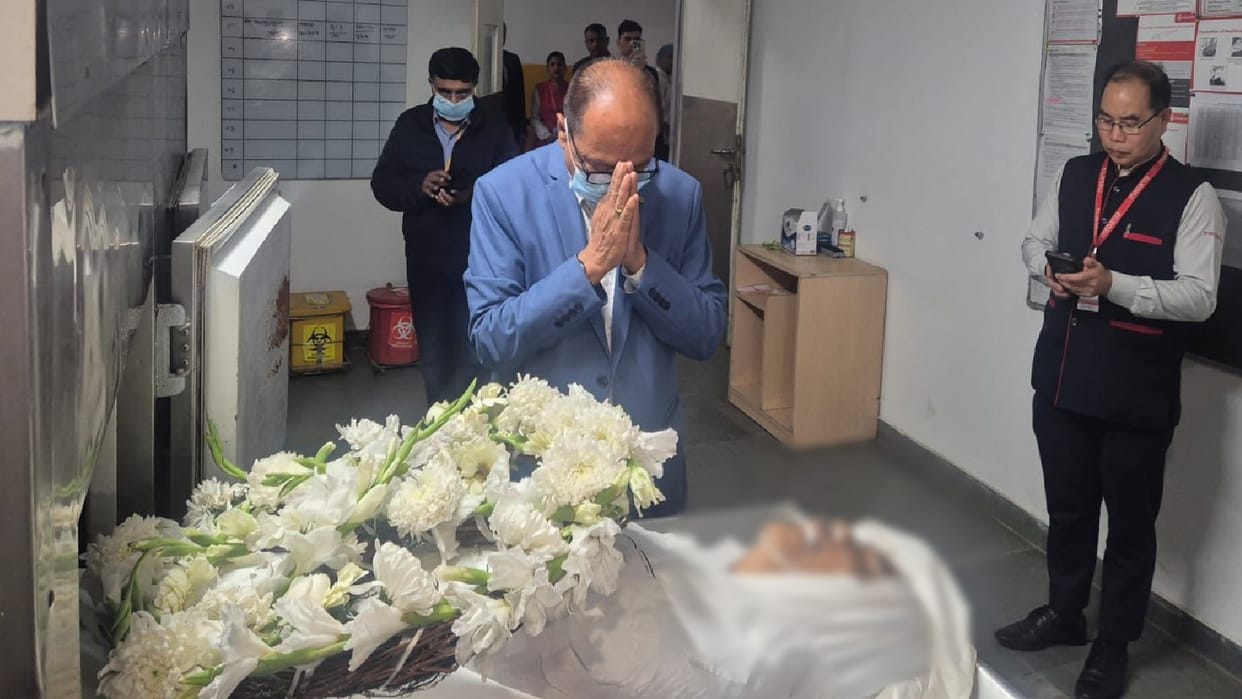 Manipur CM Yumnam Khemchand Singh pays tribute to MLA vungzagin valte at the hospital in Gurugram