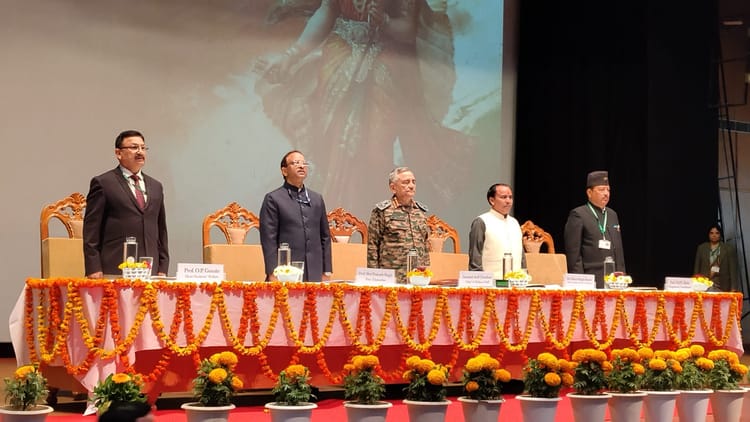 Uttarakhand: सीडीएस चौहान पहुंचे श्रीनगर, छात्रों से किया संवाद, कहा-राष्ट्रीय सुरक्षा में जनभागीदारी जरूरी