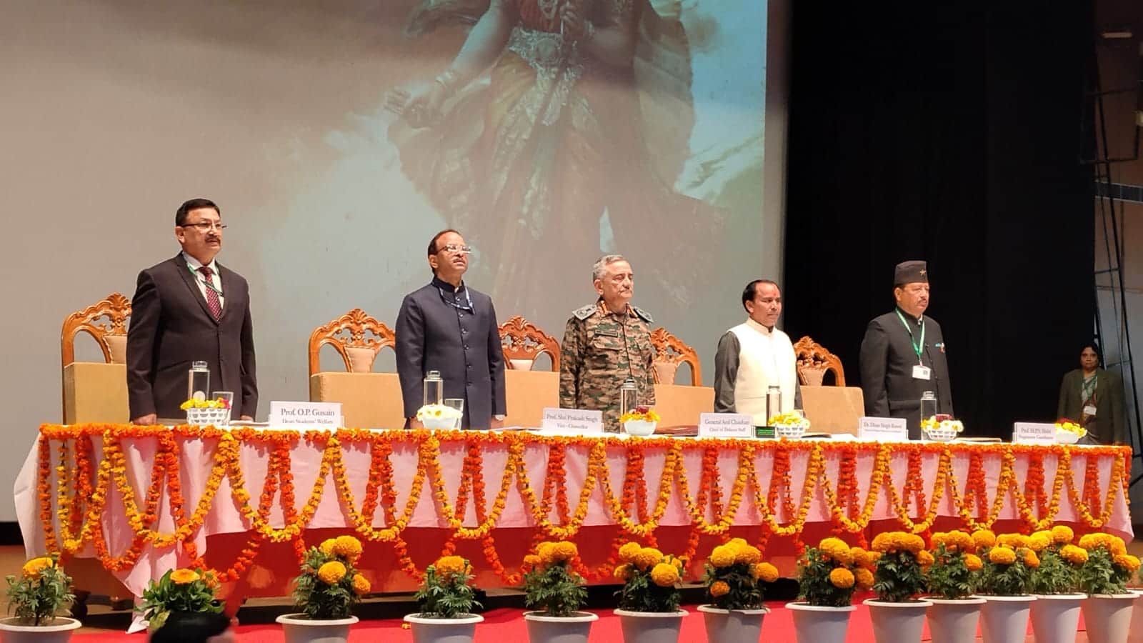 देश के सीडीएस जनलर अनिल चौहान कार्यक्रम में पहुंचे