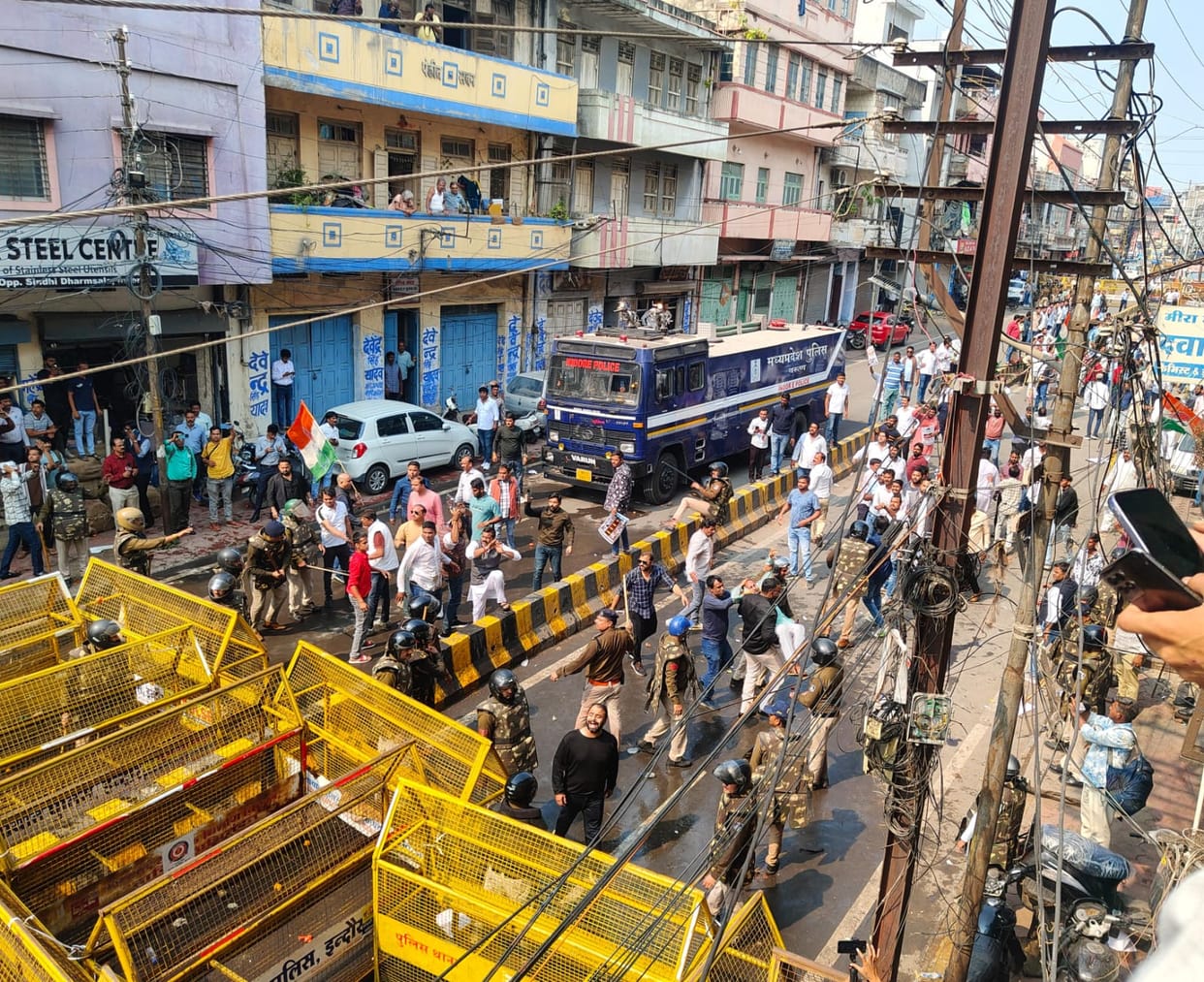 Indore News: Case registered against 20 Congress workers for stone pelting during protest at Congress office i