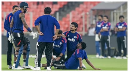 IND vs SA Super 8 T20 World Cup 2026 India Concerned as Mohammed Siraj Injured by Hardik Shot