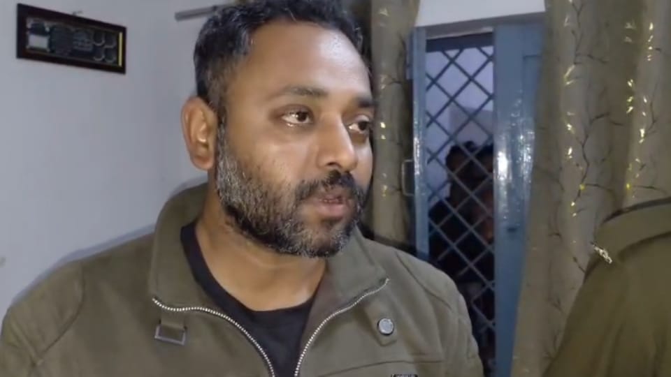 Jhansi Crime News: Man Kills Brother with Axe, Buries Body in Courtyard Inside Story