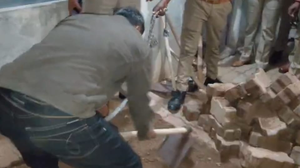 Jhansi Crime News: Man Kills Brother with Axe, Buries Body in Courtyard Inside Story