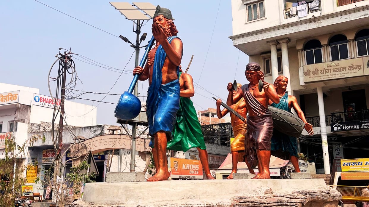 Kabirpanthis expressed displeasure over colourful painting of statue at Kabirchaura intersection in varanasi