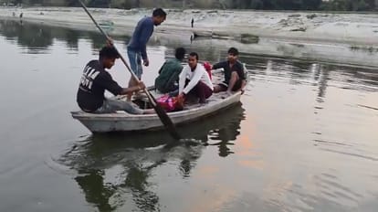 Kanpur young man broken by illness and addiction committed suicide by jumping at Bagaha Ghat