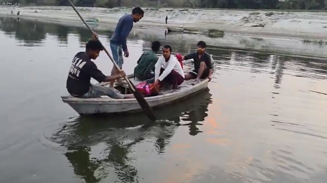 Kanpur young man broken by illness and addiction committed suicide by jumping at Bagaha Ghat