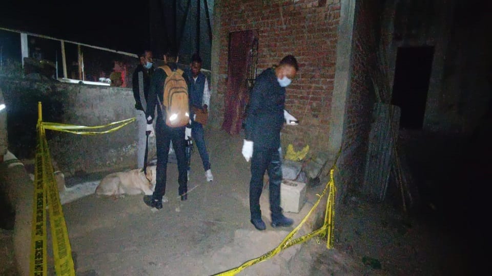 husband killed his wife and three children and then committed suicide In Kasganj