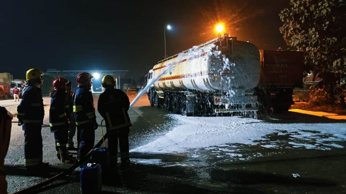 मौके पर मौजूद लोग