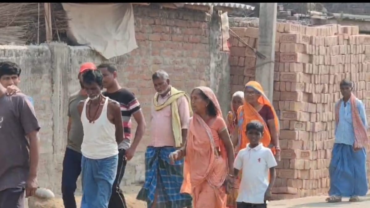 मौके पर मौजूद लोग