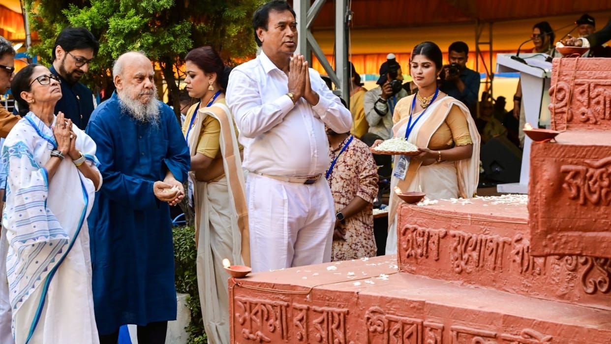 Mamata felicitates BJP MP Ananta Maharaj as he turns up at her programme