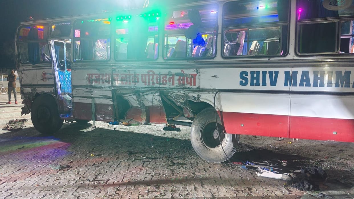 Nagaur News: Bus and mini truck collide head-on, 28 passengers injured; truck driver trapped in vehicle