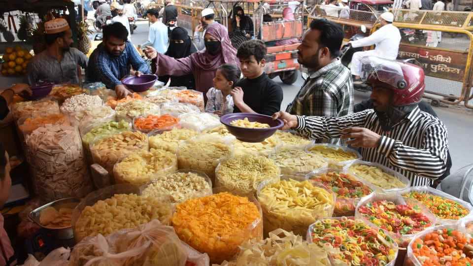 Ramzan celebrations: Khajla-Fani shopping, Moradabad market buzzes till late night, see photos