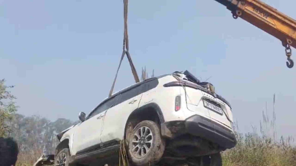 Car Accident fell into Ganga canal two people drowned Death While returning from a wedding ceremony Roorkee