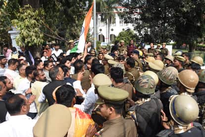 UP: Upper caste protest against UGC regulations, upper caste protest, climbed barricades; police forced them a