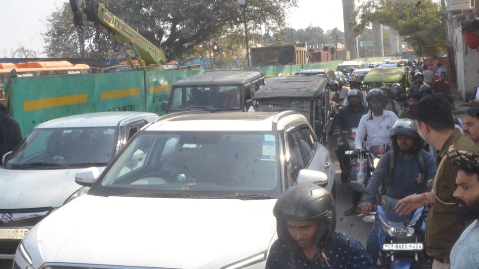VIP visit causes massive traffic jam in Agra
