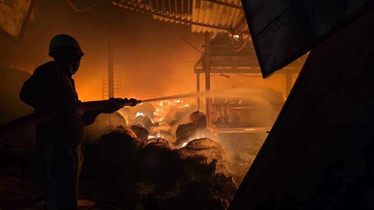 Massive fire breaks out in two factories in Dhaulana Hapur