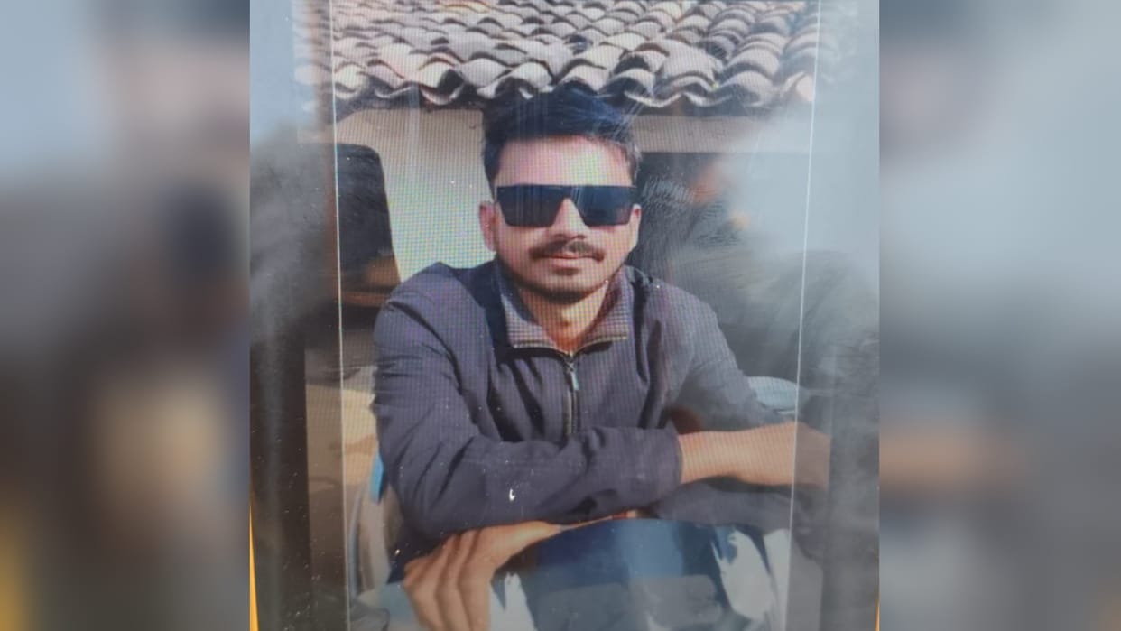 Prayagraj News: Bike rider dies, one injured after being hit by an unknown vehicle near Shastri Bridge