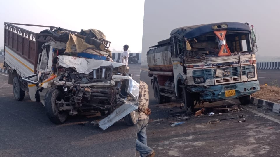 A tanker and a pickup vehicle collided on ring road located in Kori village of Alinagar police station area