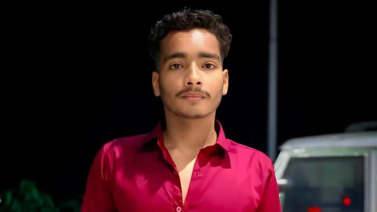 PG student missing after boat capsizes in Ganga, SDRF and villagers continue search operation
