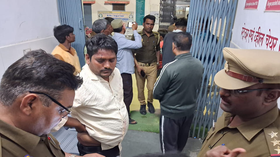 Kannauj: Tempo collides with tractor loaded with iron rods, injuring six