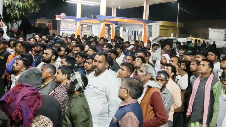 Kasganj murder and suicide Five Bodies Found Locks were broken with hammer gates were cut with cutters