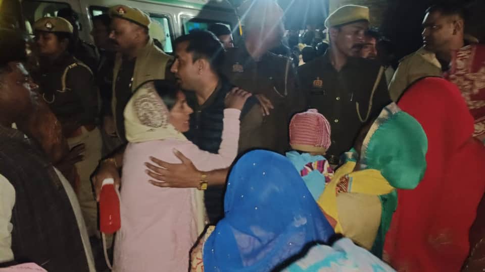 Kasganj murder and suicide Five Bodies Found Locks were broken with hammer gates were cut with cutters