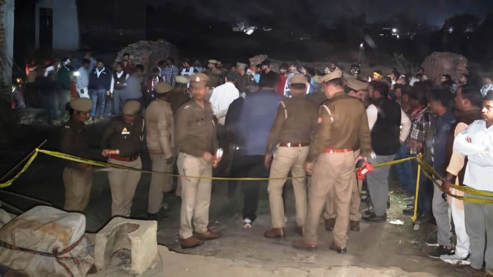 Kasganj murder and suicide Five Bodies Found Locks were broken with hammer gates were cut with cutters