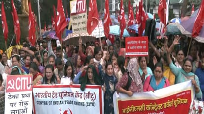 श्रम कानूनों के खिलाफ प्रदर्शन (फाइल फोटो)