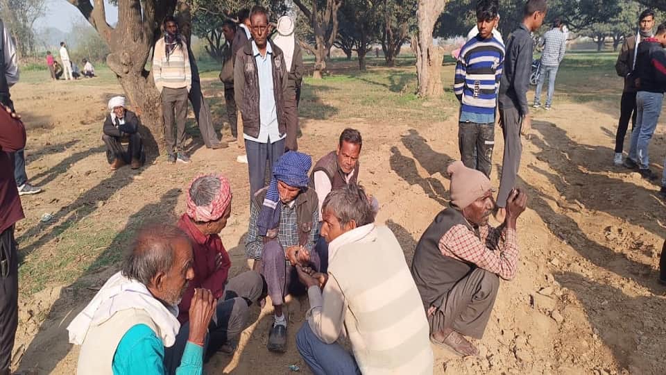 bodies of husband wife and three children were cremated in Kasganj