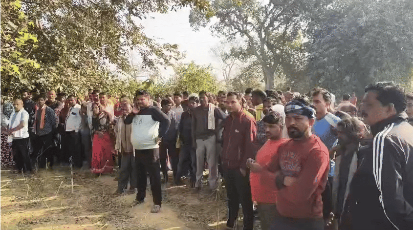 Raebareli: Bodies of lovers found hanging from a tree; they were in a love affair for quite some time.