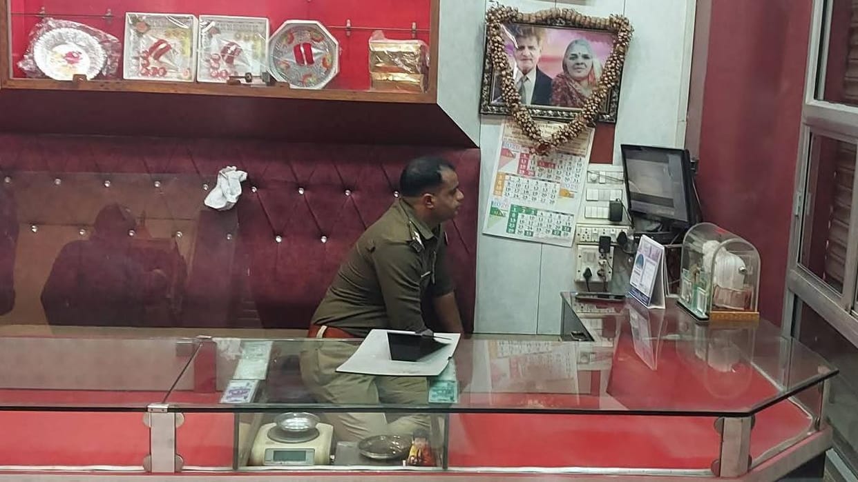 Lalitpur: Theft worth lakhs from a jeweler's shop at the main intersection of the city