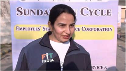 Veteran athletes participated in the 'Sunday on Cycle' program and gave the message of staying fit to country