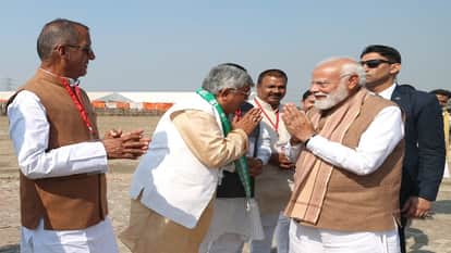 strategy to appease farmers by including Jayant Chaudhary, political chemistry visible from stage