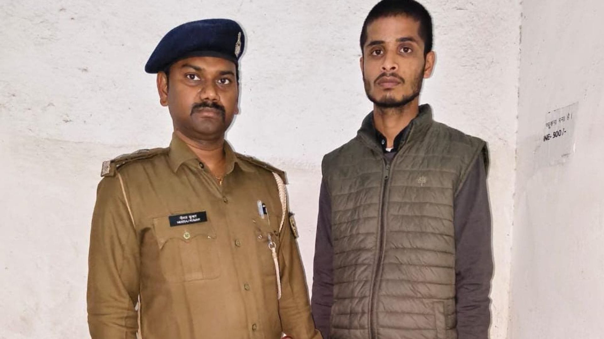 पुलिस की गिरफ्त में आरोपी