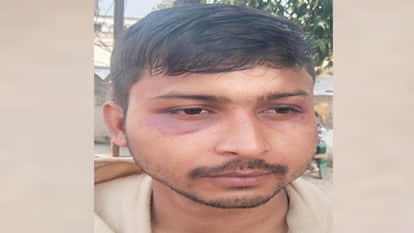 Kanpur: sub-inspector and a constable slapped an airman, rupturing his eardrum