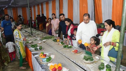 Varanasi 256 farmers awarded in vegetable fruit and flower exhibition