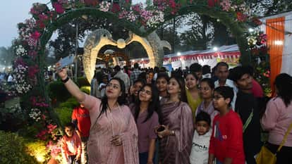 Varanasi 256 farmers awarded in vegetable fruit and flower exhibition