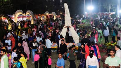 Varanasi 256 farmers awarded in vegetable fruit and flower exhibition