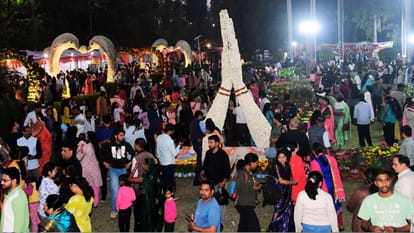 Varanasi 256 farmers awarded in vegetable fruit and flower exhibition